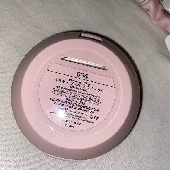 Paul & Joe Japan Limited Cat Edition Powder Set - Picture 3 of 7